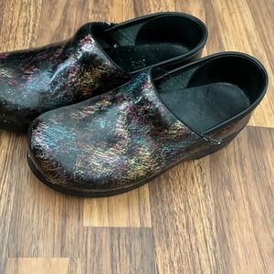 ☀️✌🏼 Dansko clogs, scribble confetti on black, EU 38/US7.5 EUC, offers welcome!